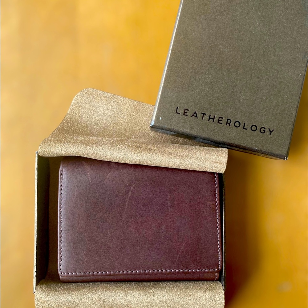 Leatherology Brown Leather Trifold Wallet